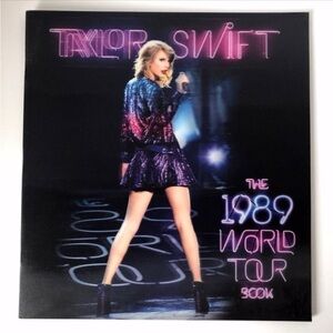 RARE Taylor Swift 1989 World Tour Holographic Official Tour Book